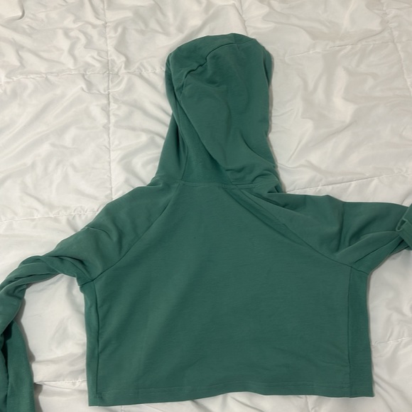 Gymshark Crop Hoodie - Picture 3 of 4